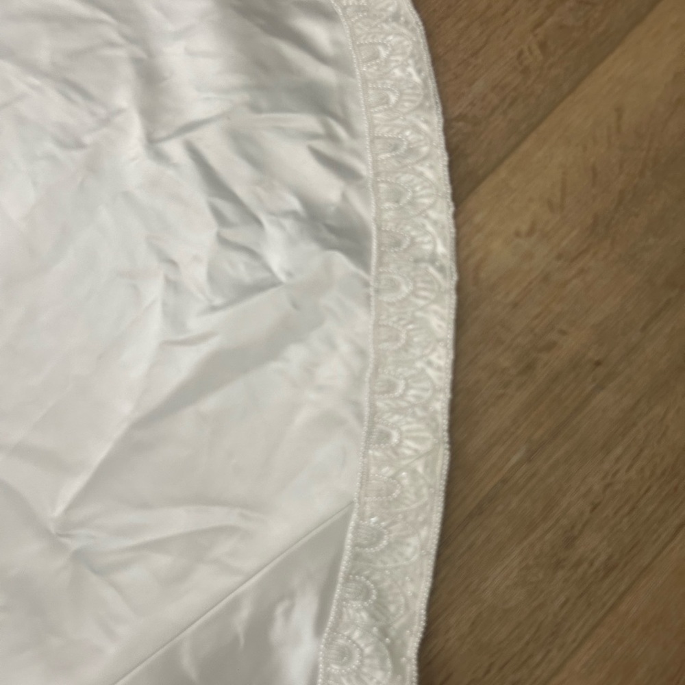 Demetrios Vintage Wedding Dress - Picture 15 of 16